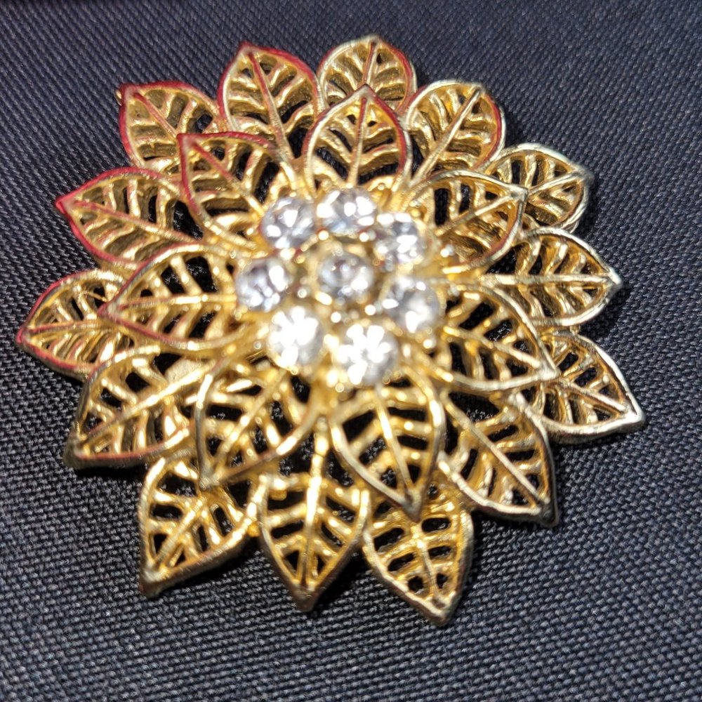 Vintage, gold tone, rhinestone, starburst of leaves brooch, 2 inches.